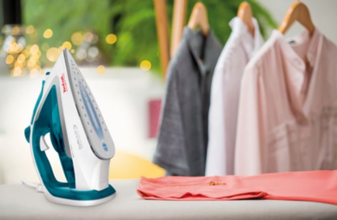 Tefal Easygliss Steam Iron 2500W FV5718