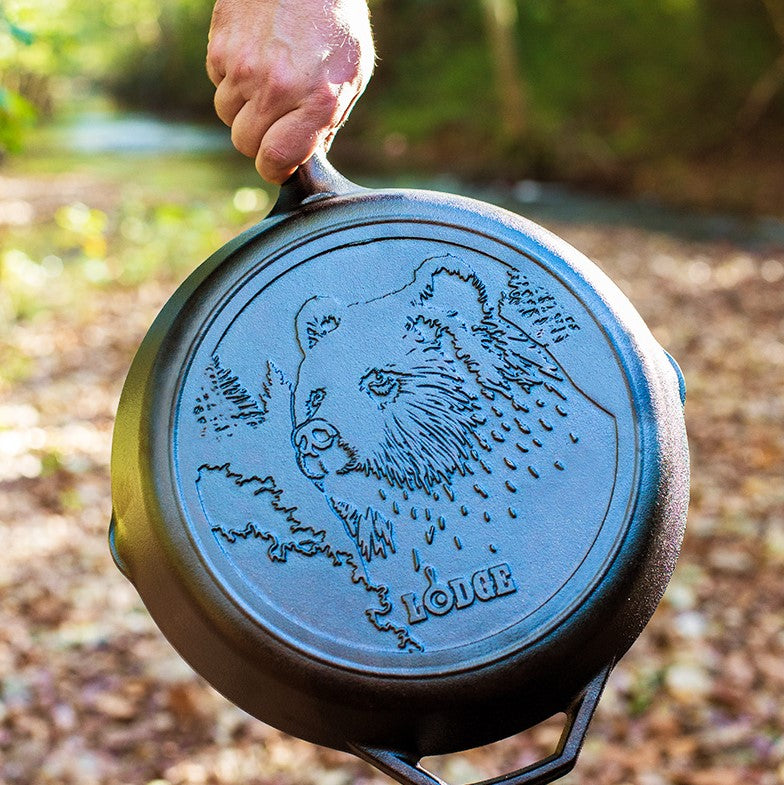 Lodge Cast Iron Bear Skillet 12 Inch L10SKWLBRINT || L10SKWLBR